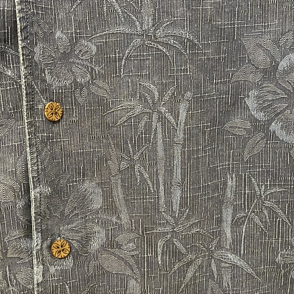 Men’s Tommy Bahama Button Up Shirt - Picture 2 of 4